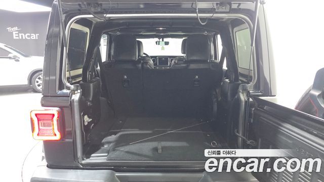 Jeep Wrangler 2018 — photo 26