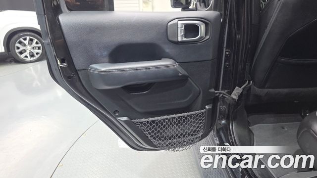 Jeep Wrangler 2018 — photo 15
