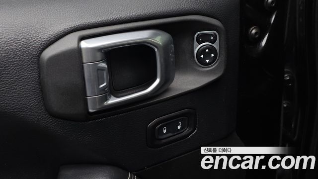 Jeep Wrangler 2018 — photo 31