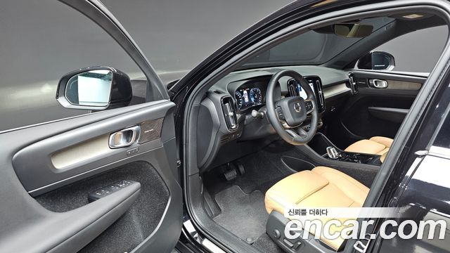 Volvo XC40 2019 — photo 17