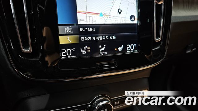 Volvo XC40 2019 — photo 28