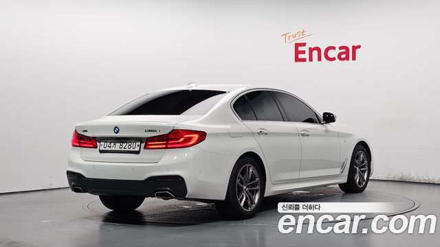 BMW 5-Series 2018 — photo 2