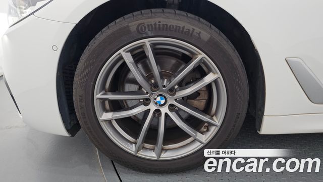BMW 5-Series 2018 — photo 5