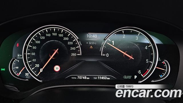 BMW 5-Series 2018 — photo 11