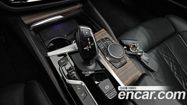 BMW 5-Series 2018 — photo 12