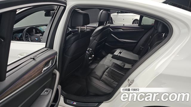 BMW 5-Series 2018 — photo 18