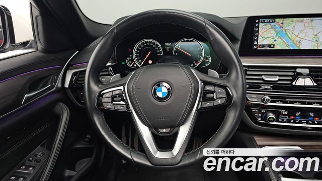 BMW 5-Series 2018 — photo 19