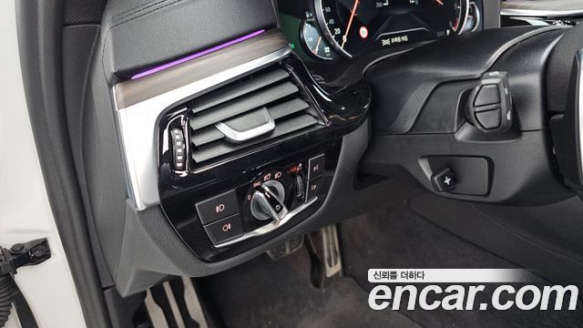 BMW 5-Series 2018 — photo 24
