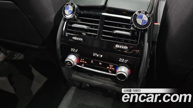 BMW 5-Series 2018 — photo 25