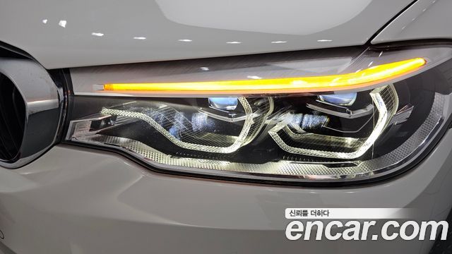 BMW 5-Series 2018 — photo 8