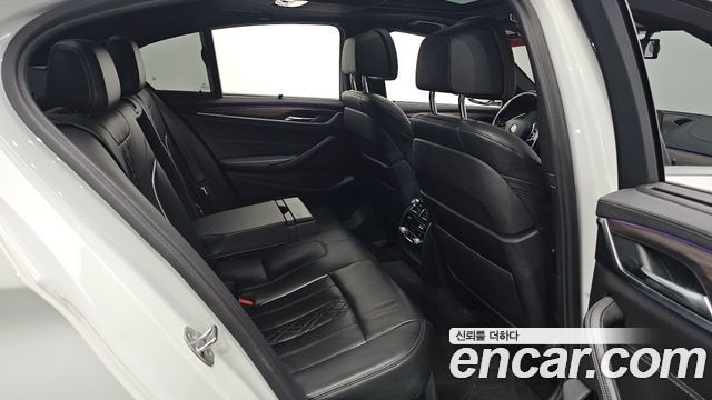 BMW 5-Series 2018 — photo 16
