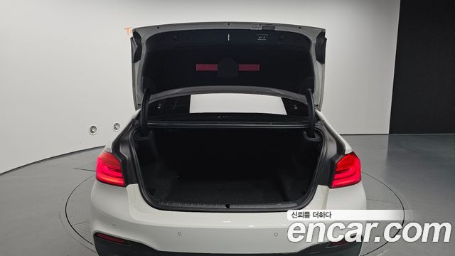 BMW 5-Series 2018 — photo 27
