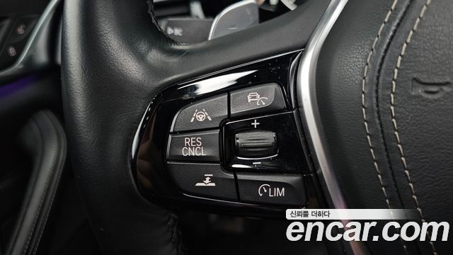 BMW 5-Series 2018 — photo 31