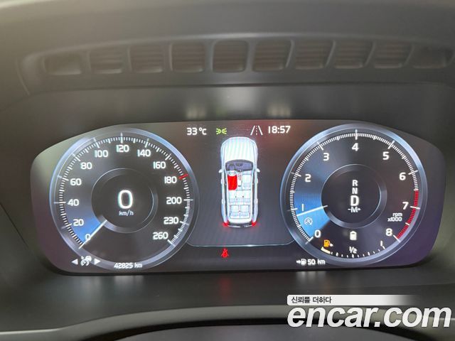 Volvo XC90 2021 — photo 11