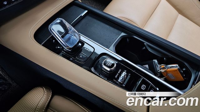 Volvo XC90 2021 — photo 12