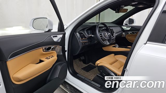 Volvo XC90 2021 — photo 13