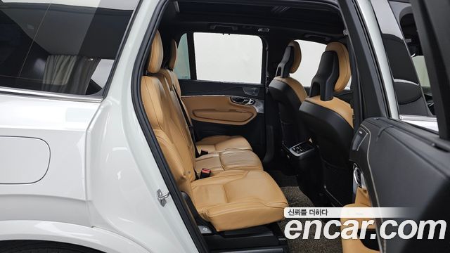 Volvo XC90 2021 — photo 18