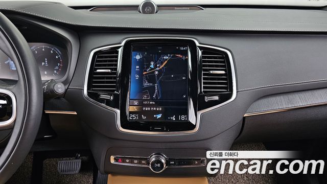 Volvo XC90 2021 — photo 20