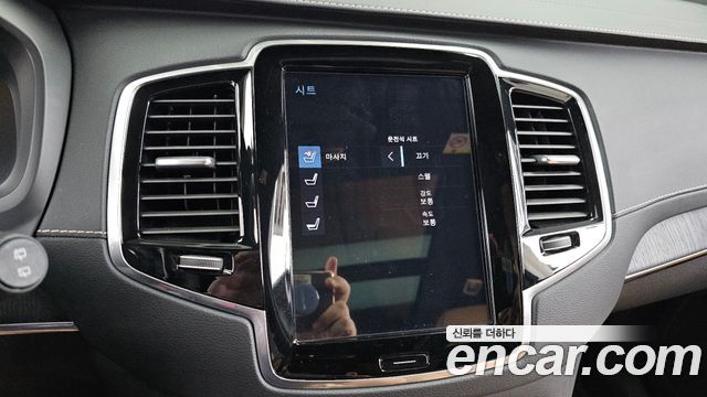 Volvo XC90 2021 — photo 23