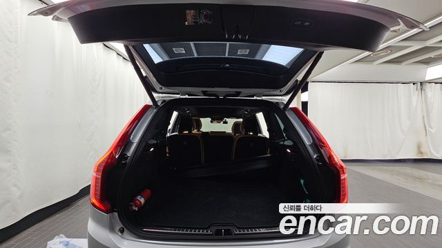 Volvo XC90 2021 — photo 26