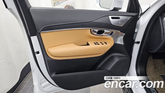 Volvo XC90 2021 — photo 14