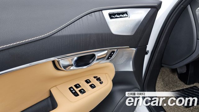 Volvo XC90 2021 — photo 34