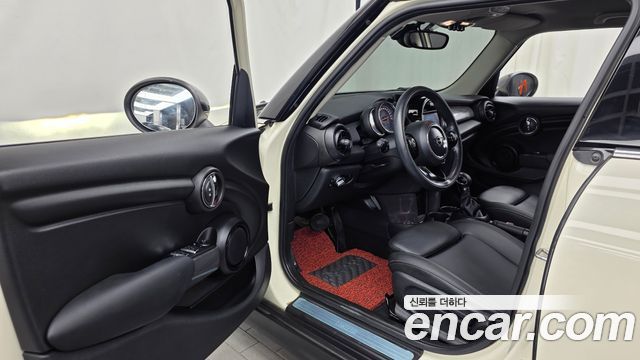 Mini Cooper 2019 — photo 13