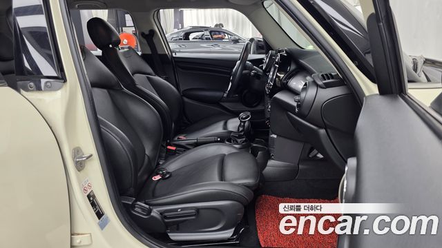 Mini Cooper 2019 — photo 17