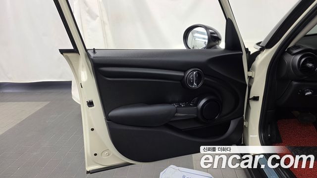Mini Cooper 2019 — photo 14