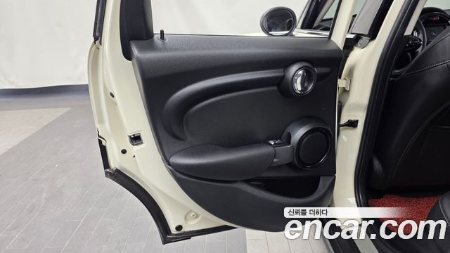 Mini Cooper 2019 — photo 15