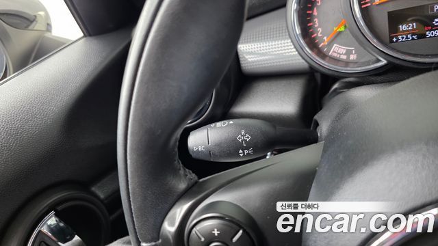 Mini Cooper 2019 — photo 29