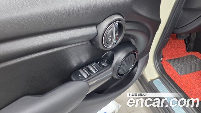 Mini Cooper 2019 — photo 30