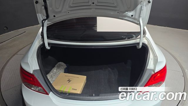 Hyundai Accent 2016 — photo 30