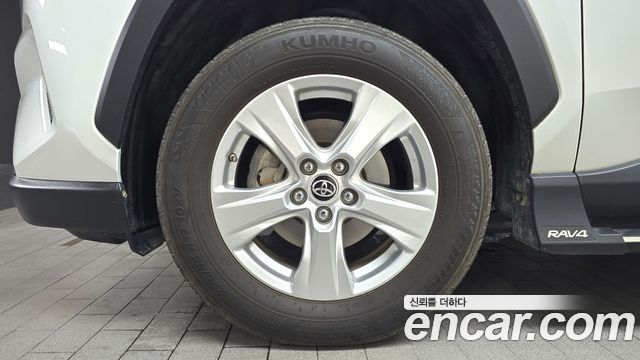 Toyota RAV4 2019 — photo 5
