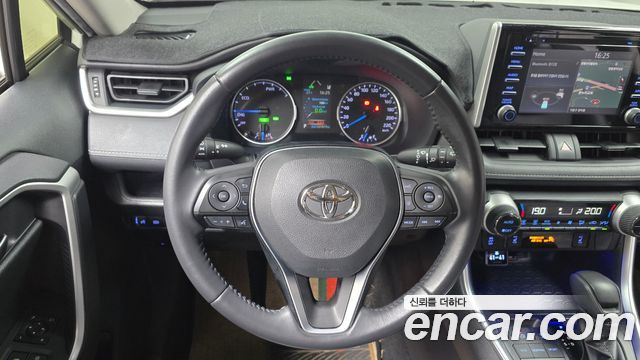 Toyota RAV4 2019 — photo 18
