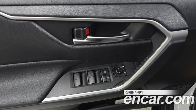 Toyota RAV4 2019 — photo 22