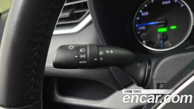 Toyota RAV4 2019 — photo 26