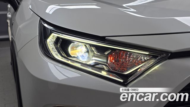 Toyota RAV4 2019 — photo 8