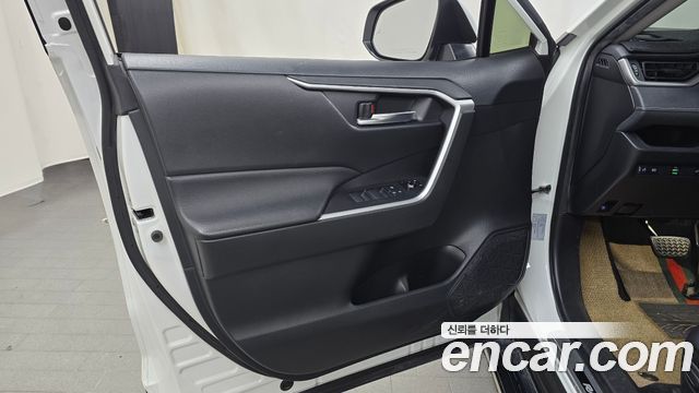 Toyota RAV4 2019 — photo 14