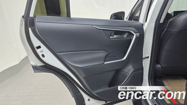 Toyota RAV4 2019 — photo 15