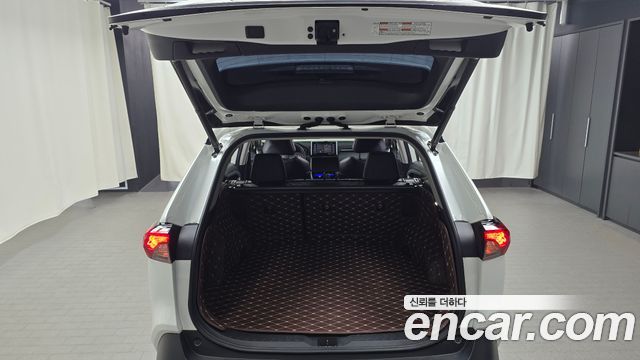 Toyota RAV4 2019 — photo 28