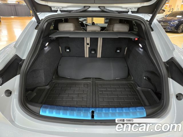 Porsche Taycan 2024 — photo 9