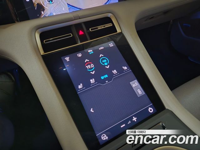 Porsche Taycan 2024 — photo 17