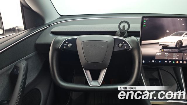 Tesla Model Y 2025 — photo 12