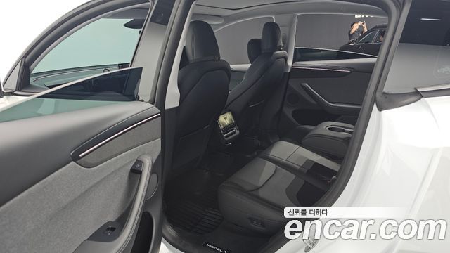 Tesla Model Y 2025 — photo 19