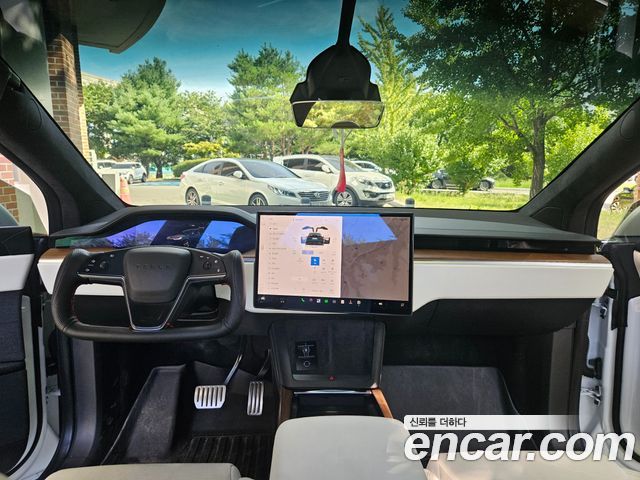 Tesla Model X 2023 — photo 10