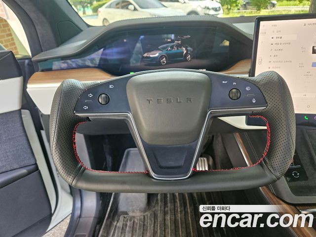 Tesla Model X 2023 — photo 12