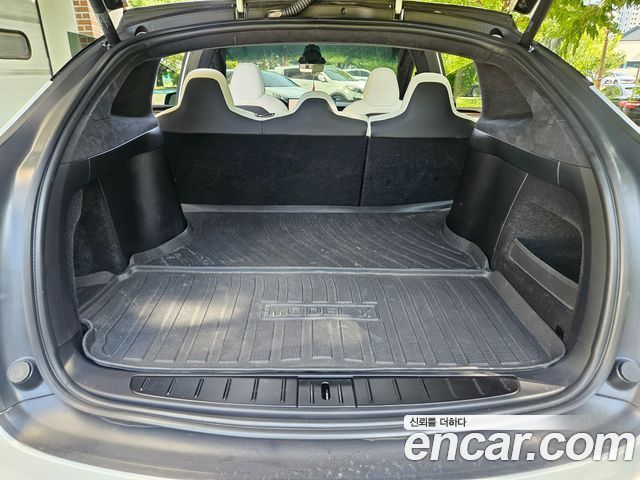 Tesla Model X 2023 — photo 18