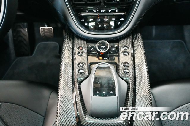 Aston Martin DBX 2024 — photo 11