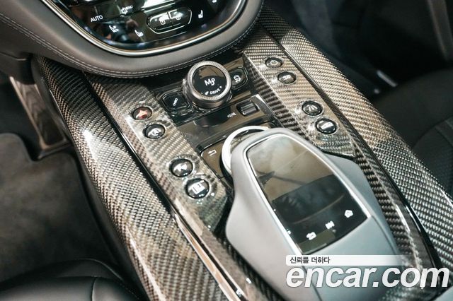 Aston Martin DBX 2024 — photo 20